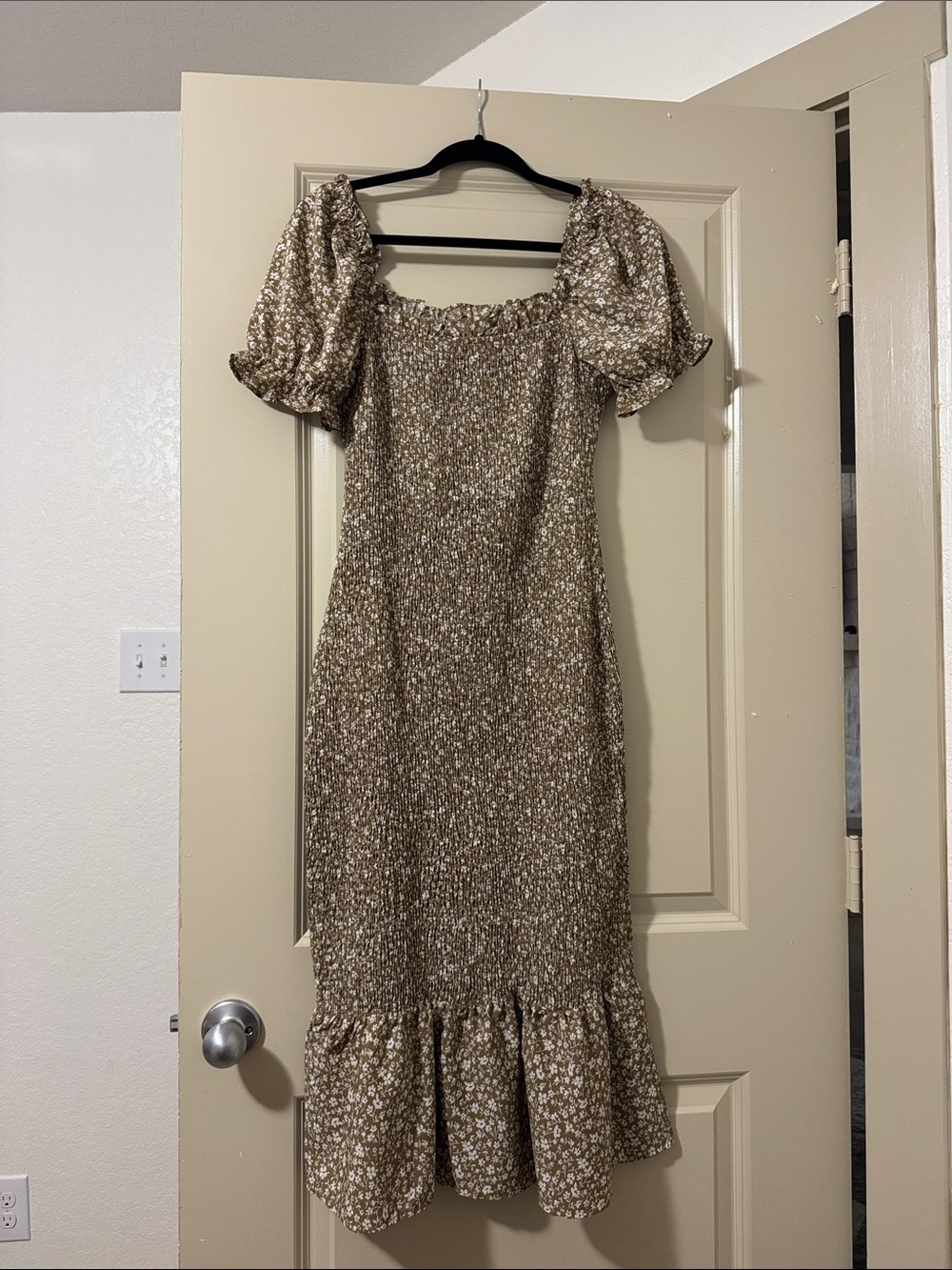 Smocked Puff Sleeve Midi Dress in Brown Floral